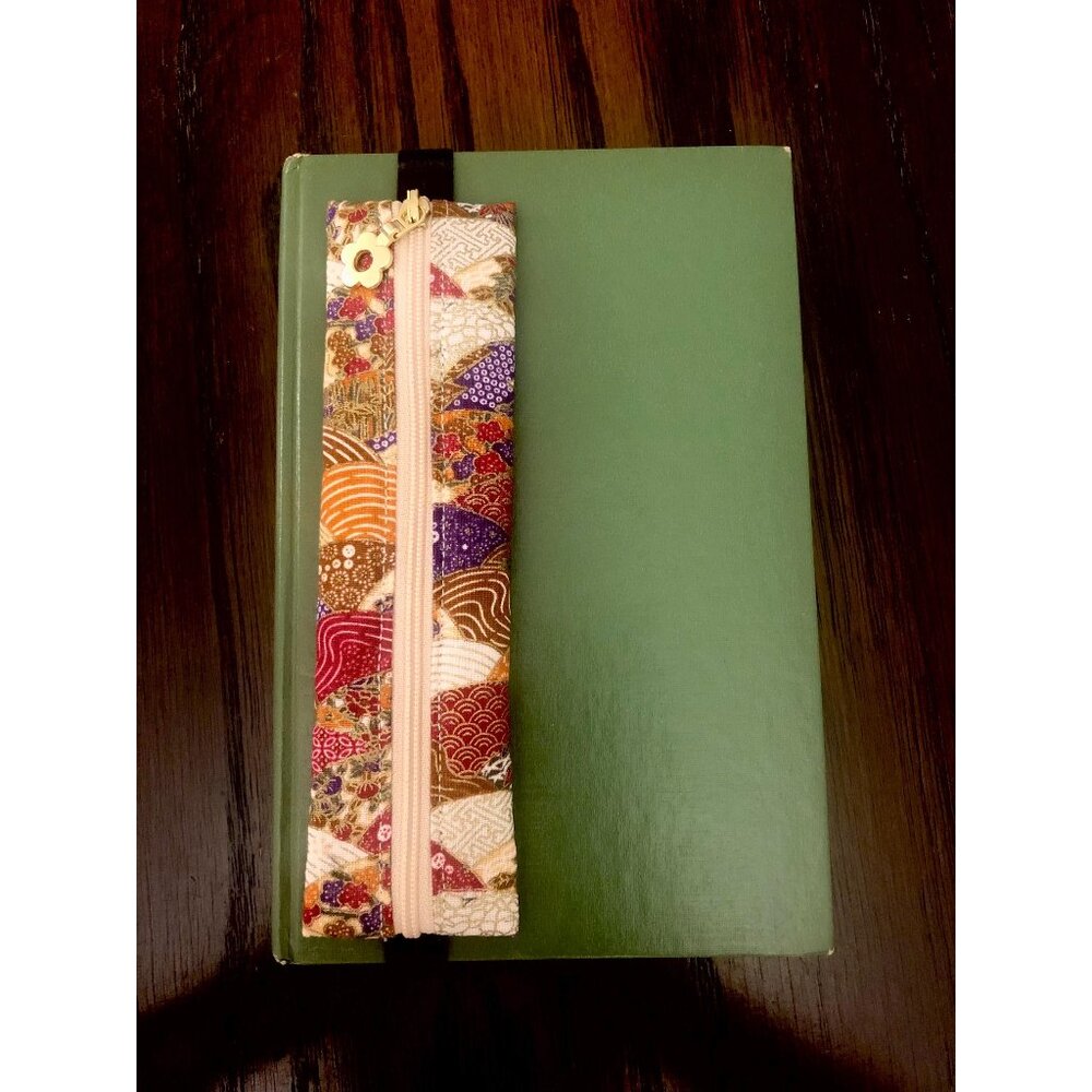 Attachable elastic bookmark pen holder with zipper, pen case, Japanese style